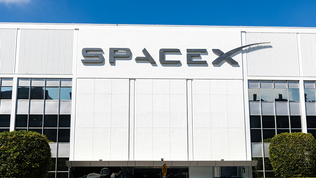SpaceX Flourishes in Space Ventures After Modest Beginnings